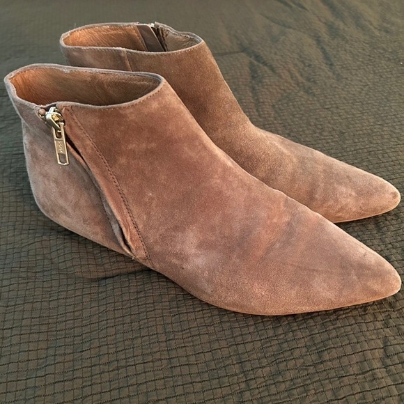Corso Como Suede Pointed Toe Ankle Boots Women's Size 8M Taupe Side Zip Flat - Picture 6 of 9